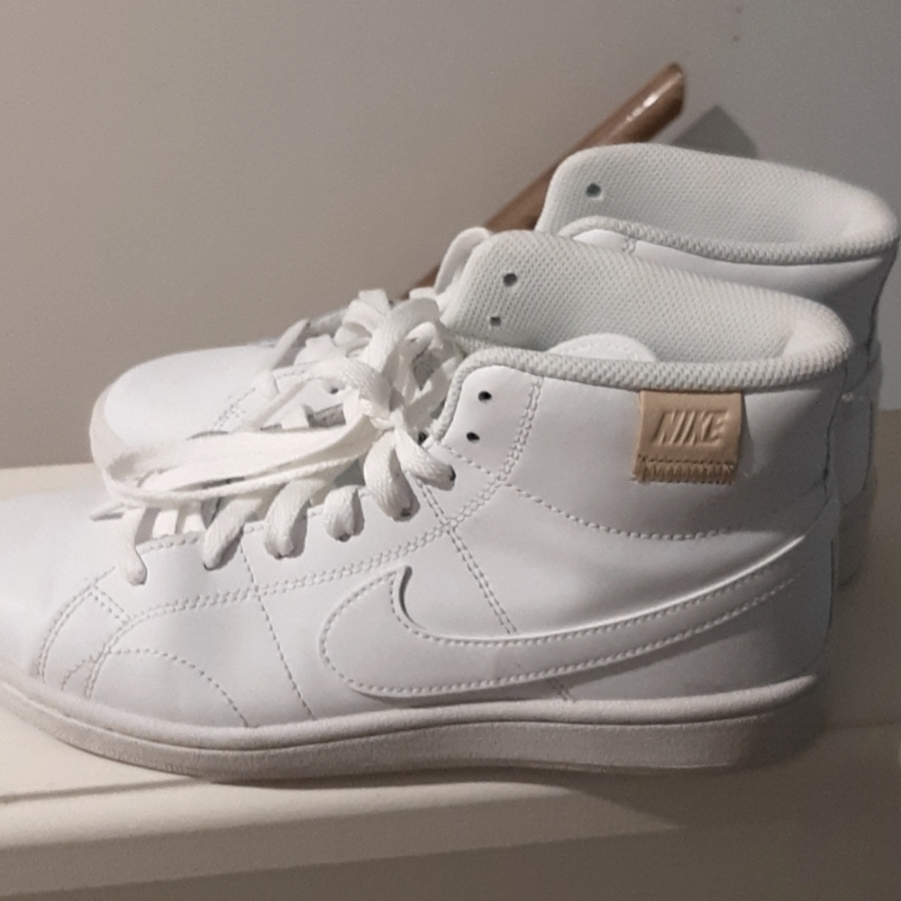 White NIKE Court Royale 2- Size 7.5